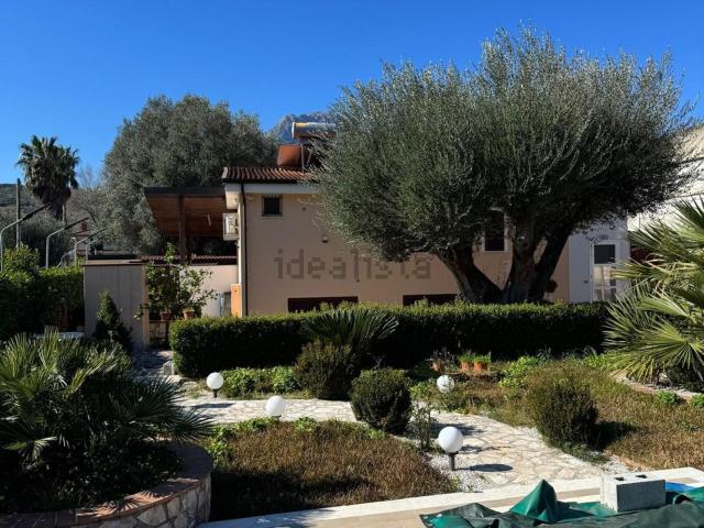 Case e ville in vendita di 180 m² in Località Calleo, 29