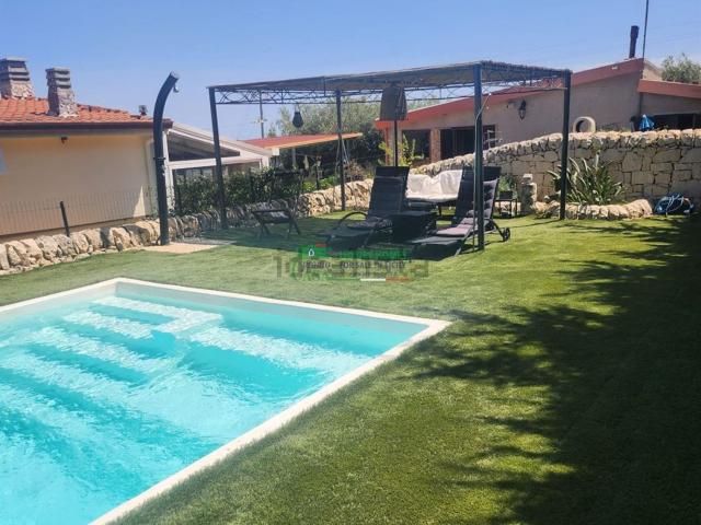 Case e ville in vendita di 180 m² in Strada prov sud