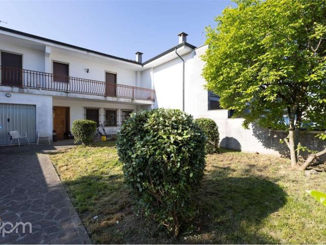 Case e ville in vendita di 181 m²