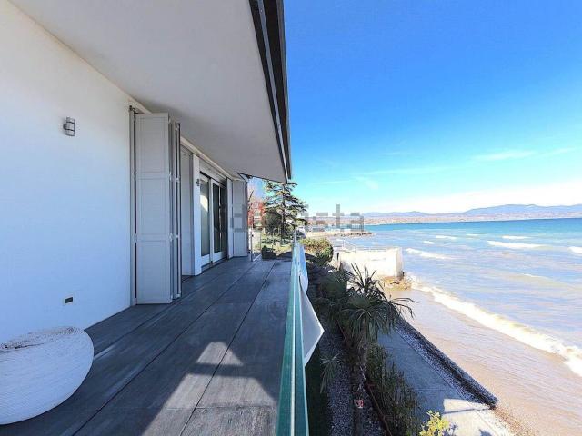Case e ville in vendita di 181 m² in Via Lario, 25