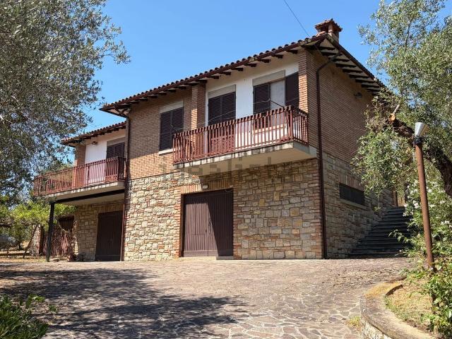Case e ville in vendita di 181 m² in Via Francesca