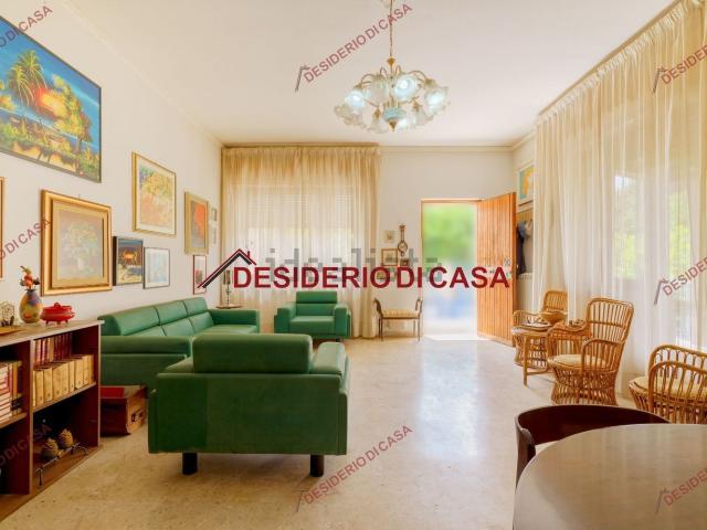 Case e ville in vendita di 181 m² in Viale della Regione, 73