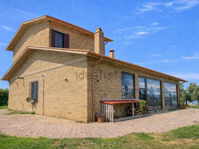 Case e ville in vendita di 181 m² in Strada Castiglione, 13