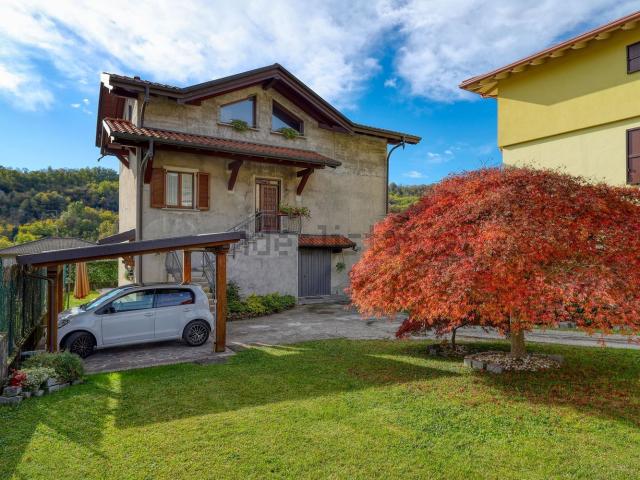 Case e ville in vendita di 182 m² in Via G. Verdi, 30