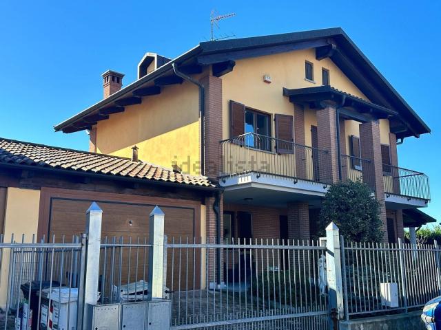 Case e ville in vendita di 182 m² in Via Don Antonio Zappino