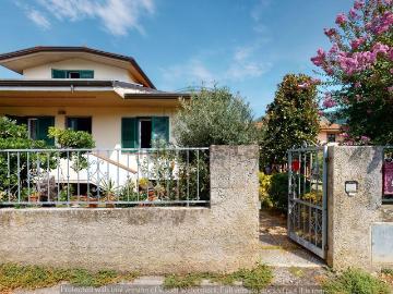 Case e ville in vendita di 182 m² in Via del Molinaccio