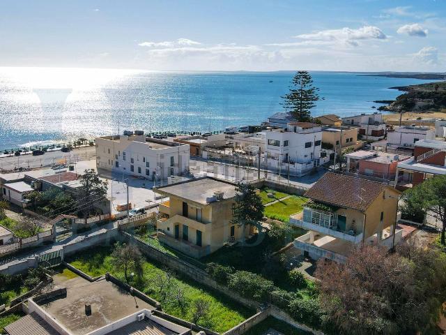Case e ville in vendita di 182 m² in Via Della Sabbia D&apos oro, 1