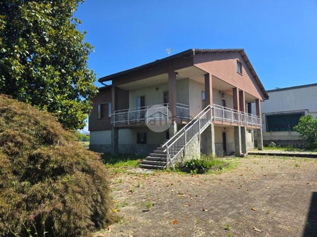Case e ville in vendita di 182 m² in Via IV Novembre, 12