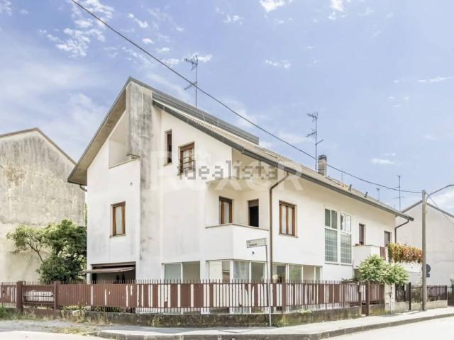 Case e ville in vendita di 182 m² in Via Ronchi, 56