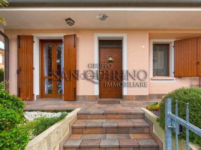 Case e ville in vendita di 182 m² in Viale dello Sport, 17