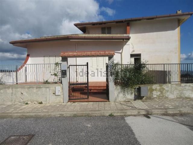 Case e ville in vendita di 183 m² in Via Aldo Moro