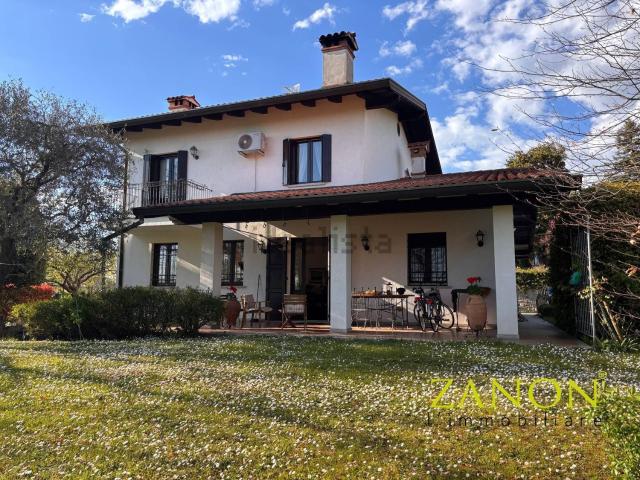 Case e ville in vendita di 183 m² in Via Giuseppe Mazzini, 42