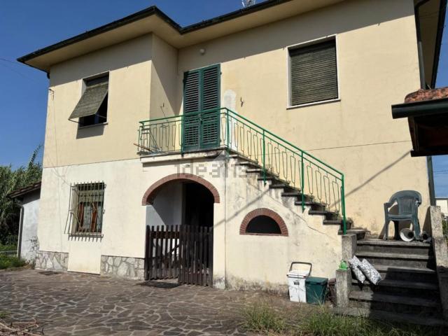 Case e ville in vendita di 183 m² in Via della Chiesa di Saltocchio
