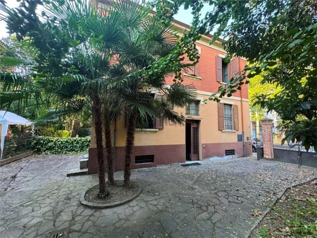 Case e ville in vendita di 183 m² in Viale A. Tassoni, 26