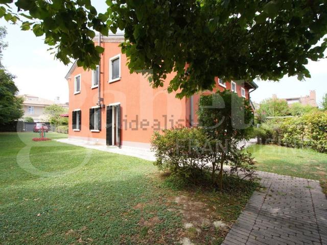 Case e ville in vendita di 183 m² in Viale Sturzo Don Luigi, 25