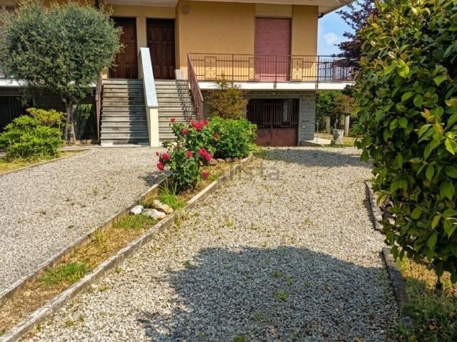 Case e ville in vendita di 184 m² in Via Cavour, 22