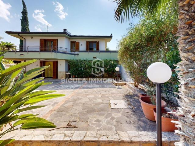 Case e ville in vendita di 184 m² in Via Chiesazza Sperone, 37
