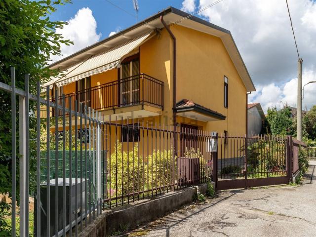 Villetta indipendente in vendita di 184 m² in Via Grazia Deledda, 7