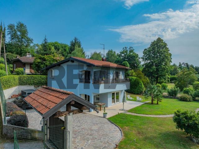 Case e ville in vendita di 184 m² in Via delle Ninfee, 29