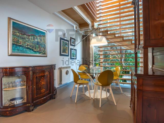 Case e ville in vendita di 184 m² in Via Monsignor Alfio Inserra, 10