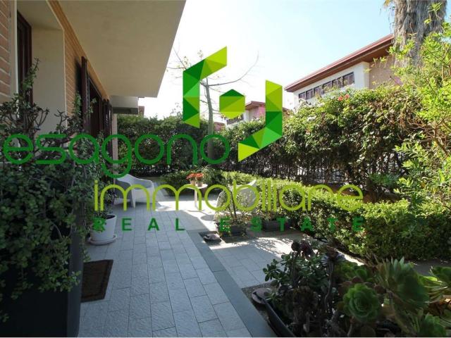 Case e ville in vendita di 184 m² in Via Monsignor Alfio Inserra