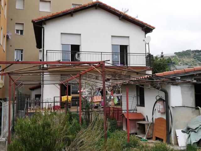 Case e ville in vendita di 184 m² in Via Matteotti
