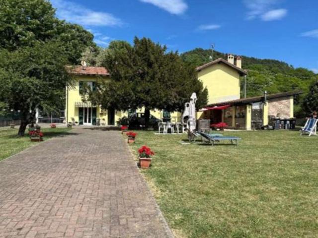 Case e ville in vendita di 184 m² in Via Nuova Vignole, 42
