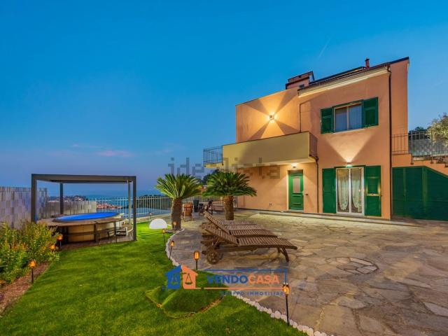 Case e ville in vendita di 184 m² in Via Poggio del Sole, 12