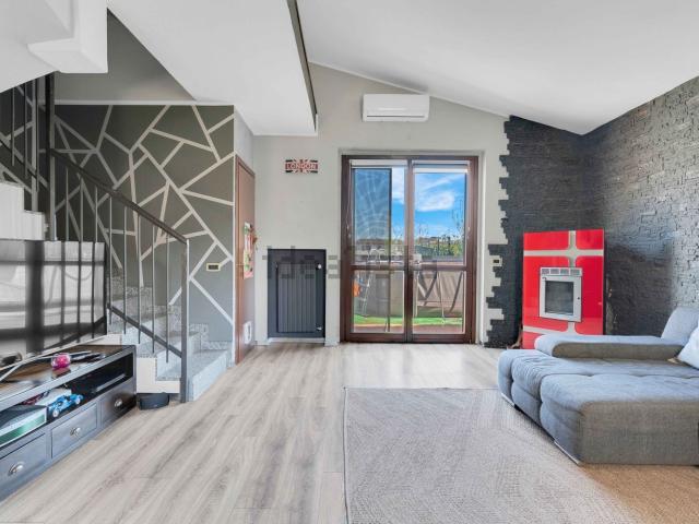 Case e ville in vendita di 184 m² in Via Palmiro Togliatti