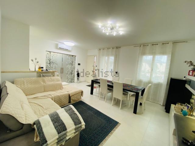 Case e ville in vendita di 184 m² in Via Parma