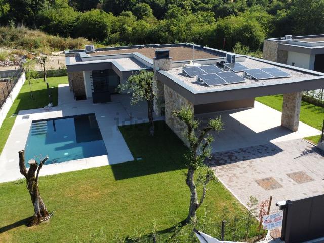 Case e ville in vendita di 184 m² in Via Rossar