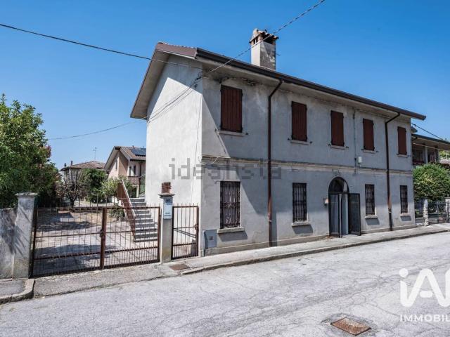Case e ville in vendita di 184 m² in Via Zocchi