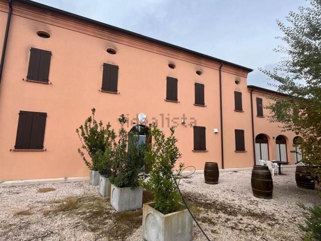 Case e ville in vendita di 1850 m²