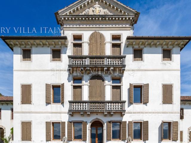 Case e ville in vendita di 1851 m² in Via San Lorenzo, 46