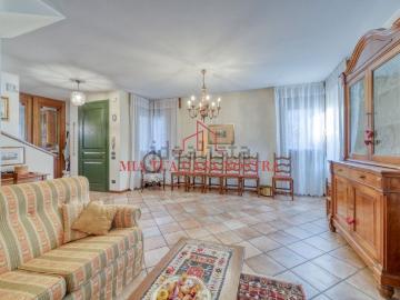 Case e ville in vendita di 185 m² in Via Campania