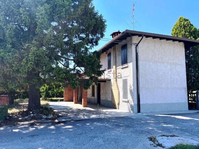 Case e ville in vendita di 185 m² in Via Bredazzane