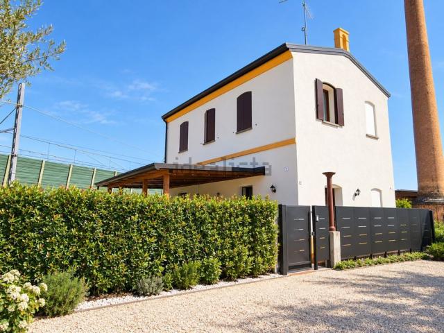 Case e ville in vendita di 185 m² in Via G. Marconi, 17