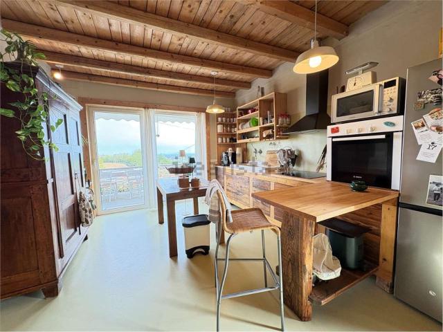 Case e ville in vendita di 255 m² in Via Genova