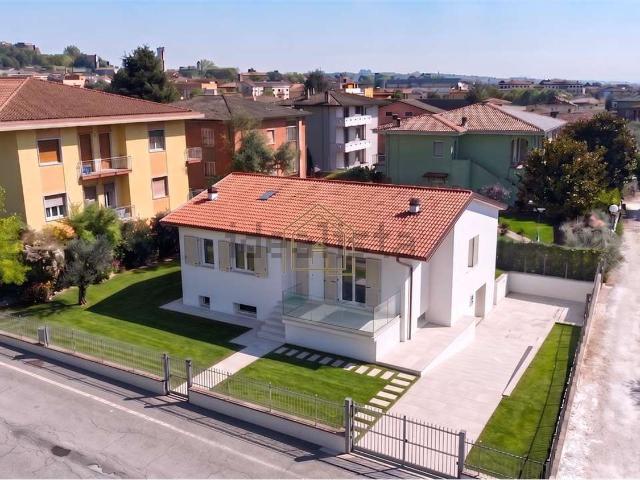 Case e ville in vendita di 185 m² in Via del Santuario