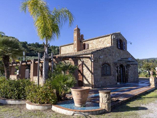 Case e ville in vendita di 185 m² in Via dell&apos Istrice, 7