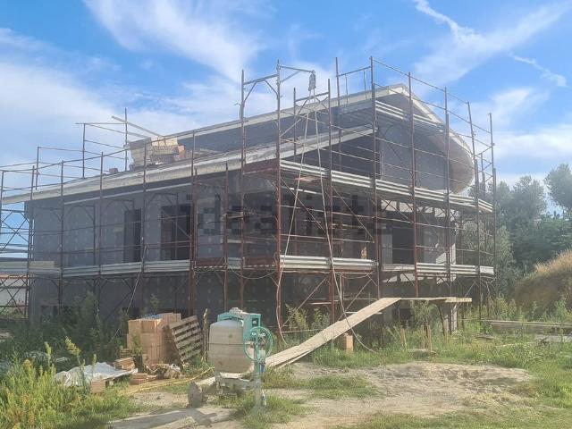 Case e ville in vendita di 185 m² in Via della Pineta