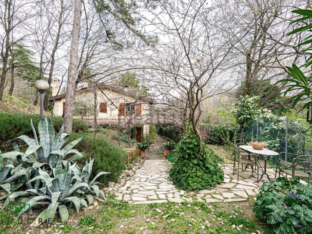 Case e ville in vendita di 185 m² in Via Casale, 4