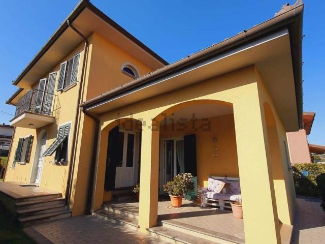 Case e ville in vendita di 185 m² in Via di Montecarlo, 5