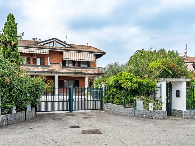 Case e ville in vendita di 185 m² in Via Fermi