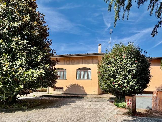 Case e ville in vendita di 185 m² in Via Prato Bini
