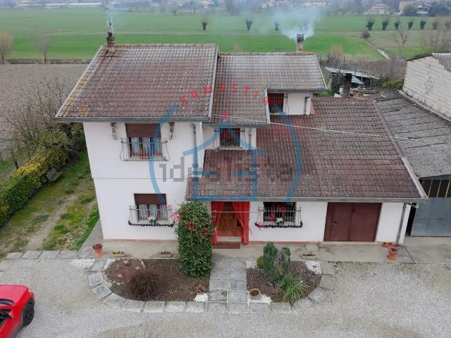 Case e ville in vendita di 185 m² in Via Ussuolo