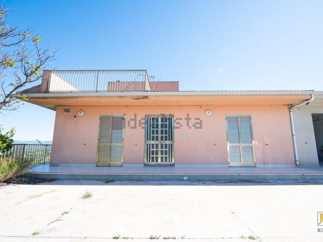 Case e ville in vendita di 185 m² in Contrada Quattro Cappelle, 8