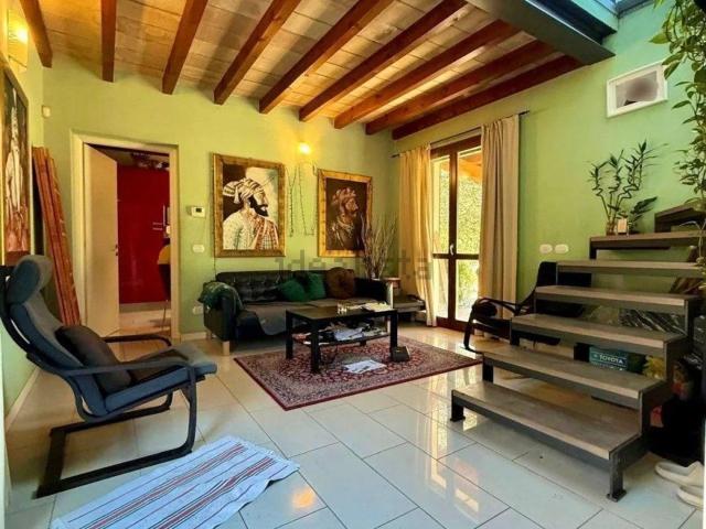 Case e ville in vendita di 185 m² in Strada Ugozzolo, 111
