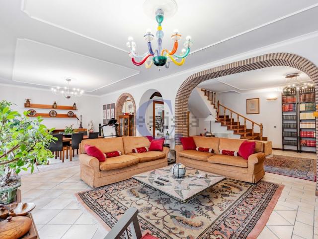 Case e ville in vendita di 186 m² in Via Colle Cocchino, 29