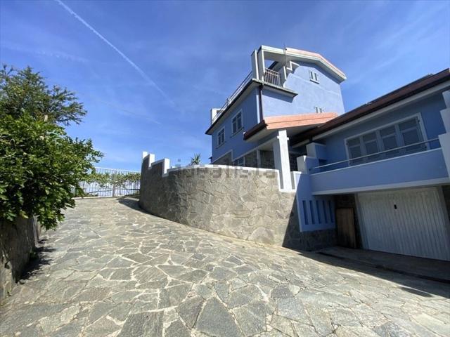 Case e ville in vendita di 186 m² in Via Costigliolo, 50